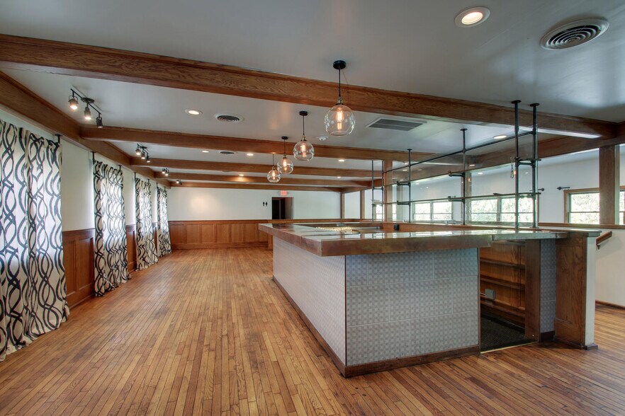 More Photos Of 4403 Broadway St, Quincy Office For Lease