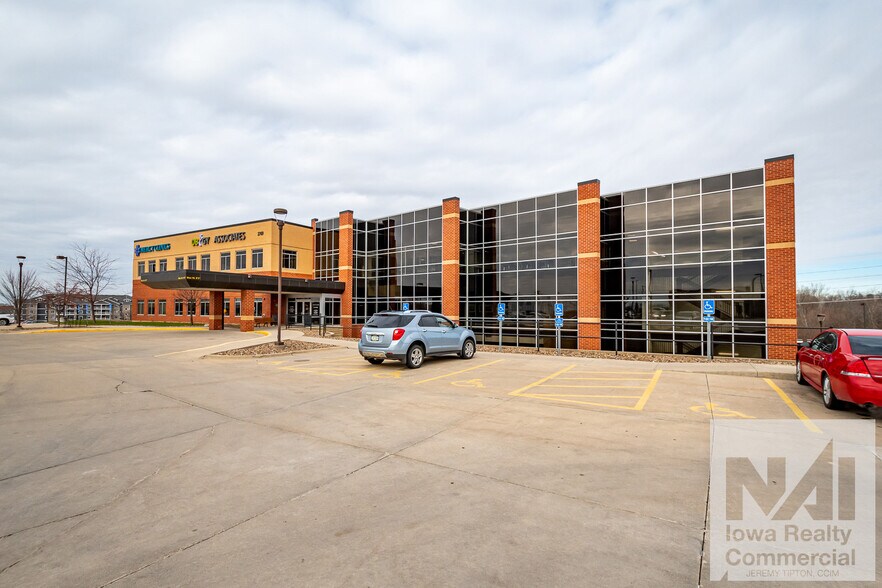 Primary Photo Of 2769 Heartland Dr, Coralville Office For Sale