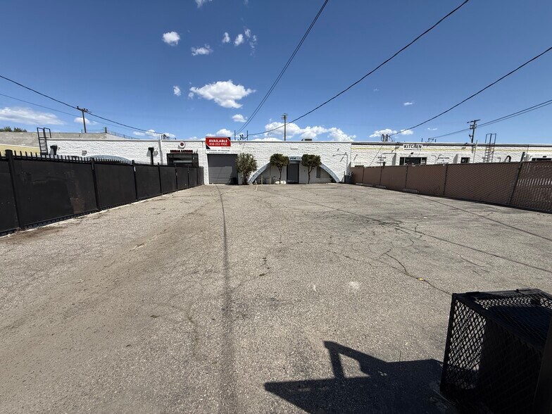 More Photos Of 9036 Owensmouth Ave, Canoga Park Manufacturing For Lease