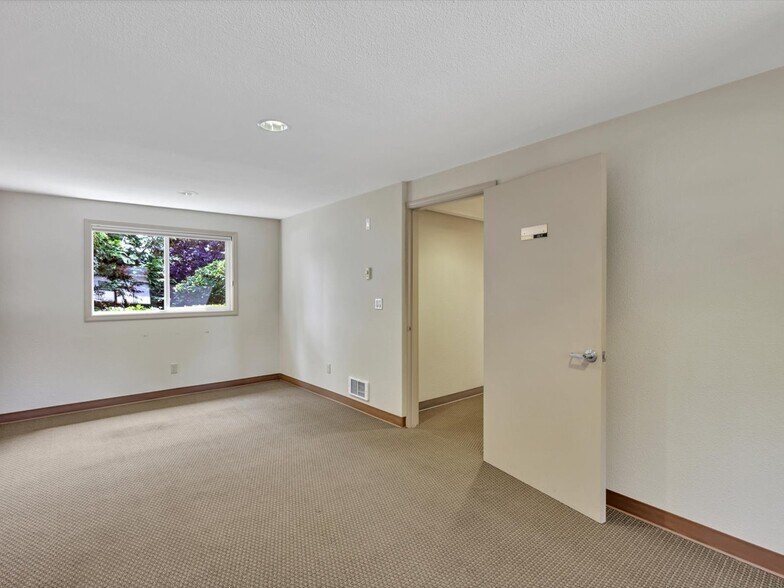 More Photos Of 7522 221st Pl SW, Edmonds Office For Sale