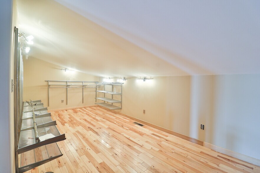 More Photos Of 102-104 W Columbus St, Kenton Office Residential For Sale