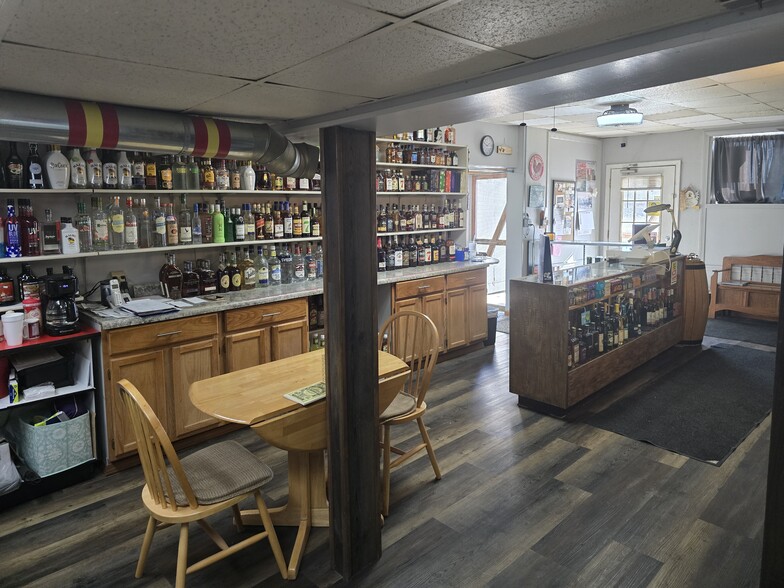 More Photos Of 707 E Broadway St, Brunswick General Retail For Sale