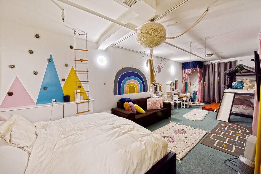 More Photos Of 68 Thomas St, New York Apartments For Sale