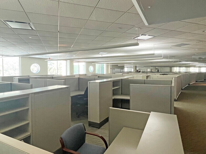 More Photos Of 11 Northeastern Blvd, Salem Office For Lease