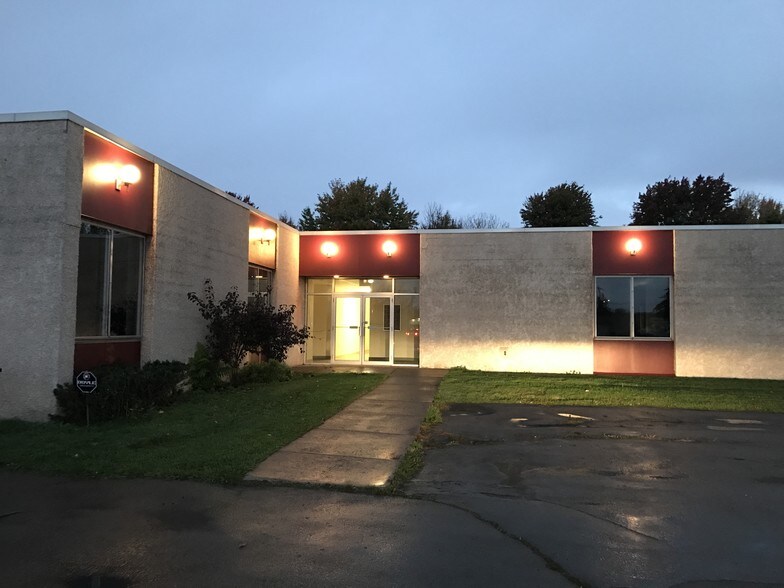 More Photos Of 202 Twin Oaks Dr E, Syracuse Office For Lease