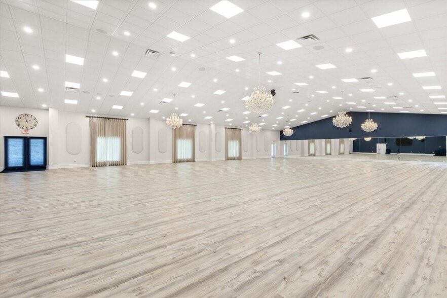 More Photos Of 455 Briar Patch Ln, Geneva Specialty For Sale