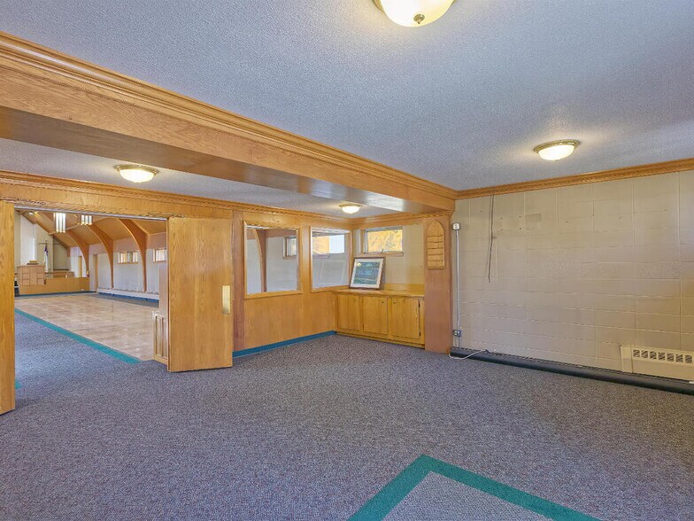 More Photos Of 410 1st St N, Winsted Office For Sale