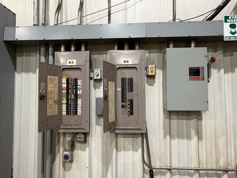 More Photos Of 195 Wendt Dr, Waupaca Warehouse For Lease