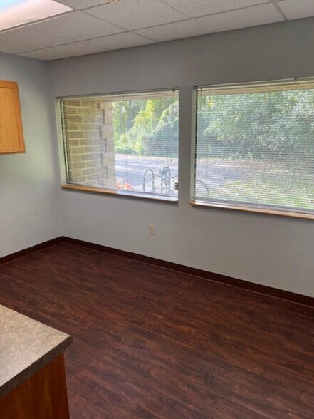 More Photos Of 411 W Lake Lansing Rd, East Lansing Unknown For Lease