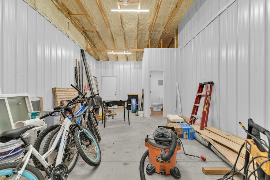 More Photos Of 15427 W Highway 12, Gentry Flex For Sale