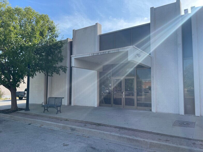 Primary Photo Of 215 N Bell Ave, Shawnee Light Manufacturing For Lease