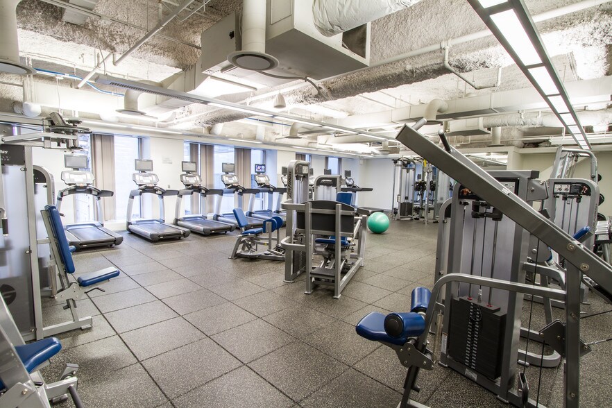 More Photos Of 227 W Monroe St, Chicago Office For Lease