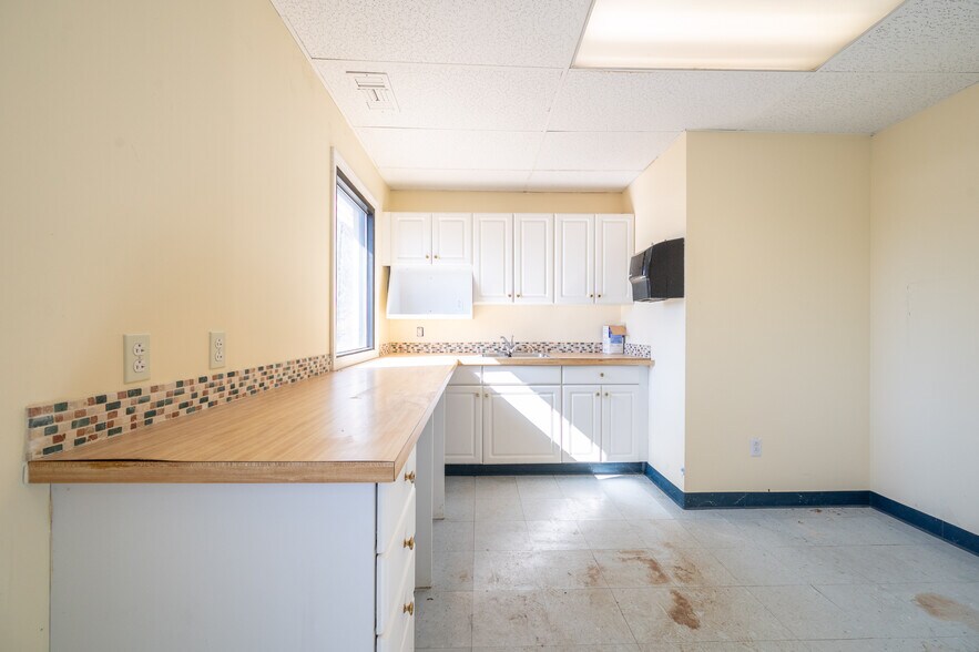 More Photos Of 477 Boston Post Rd, Orange Storefront Retail Office For Lease