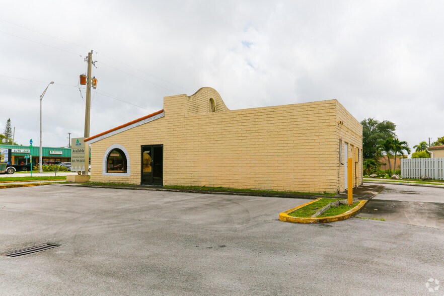 More Photos Of 14100 W Dixie Hwy, Miami Restaurant For Sale