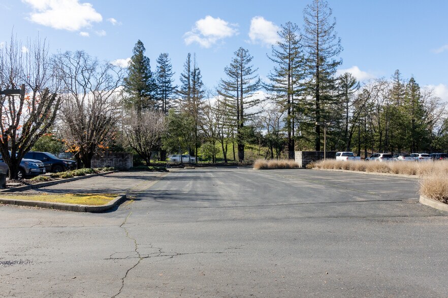 More Photos Of 8733 Lakewood Dr, Windsor Office For Sale