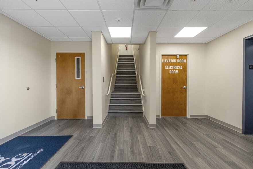 More Photos Of 1820 Midpark Rd, Knoxville Light Distribution For Lease