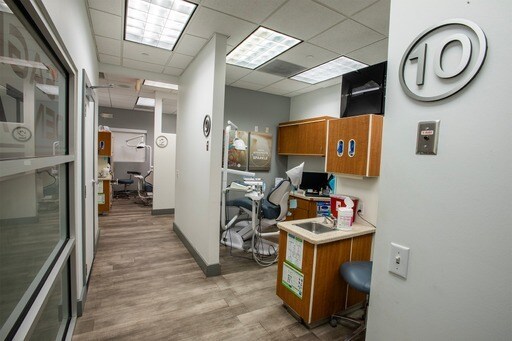 More Photos Of 8440-8460 W Broward Blvd, Fort Lauderdale Freestanding For Sale