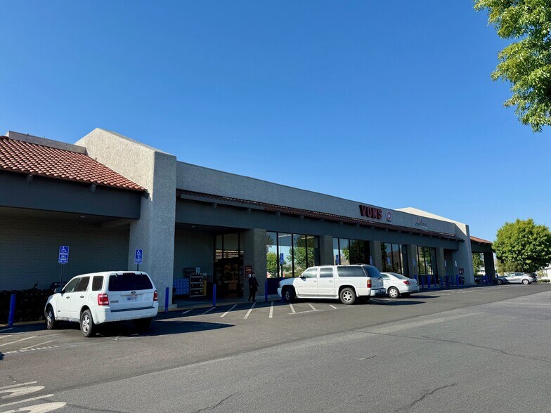 More Photos Of 27350 Sun City Blvd, Menifee Drugstore For Lease