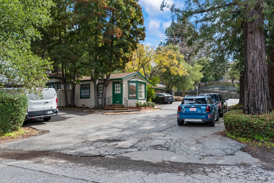 More Photos Of 14496 Oak Pl, Saratoga Restaurant For Sale