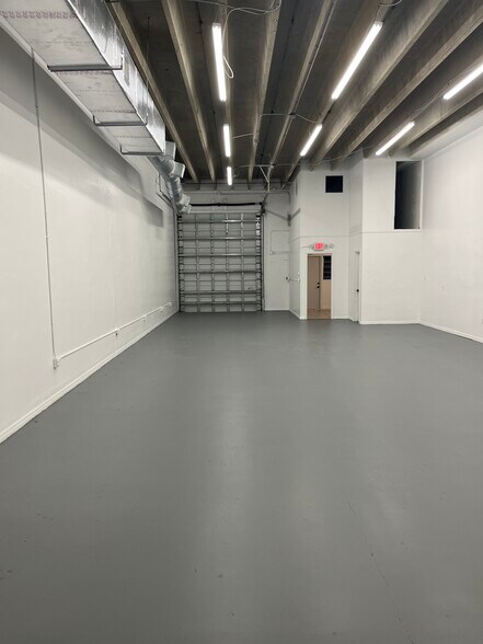 More Photos Of 5764-5806 Commerce Ln, South Miami Showroom For Lease