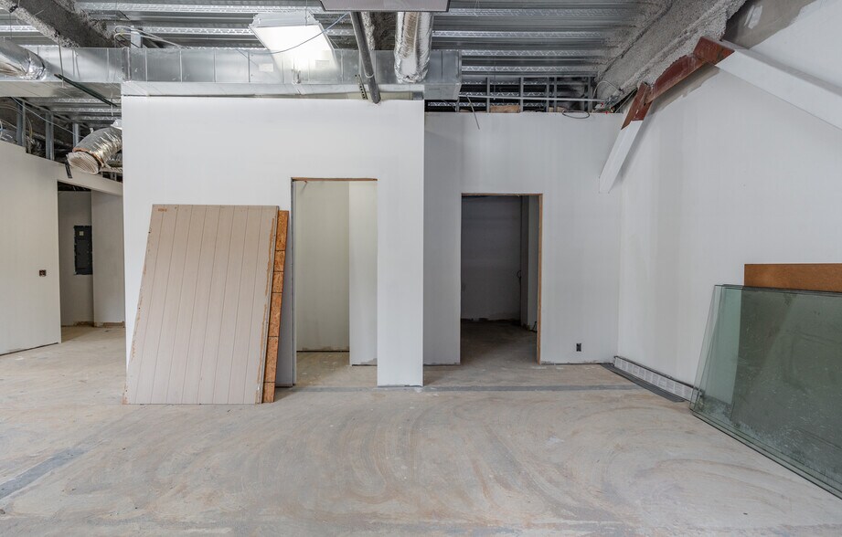 More Photos Of 308 W Rosemary St, Chapel Hill Office For Sale