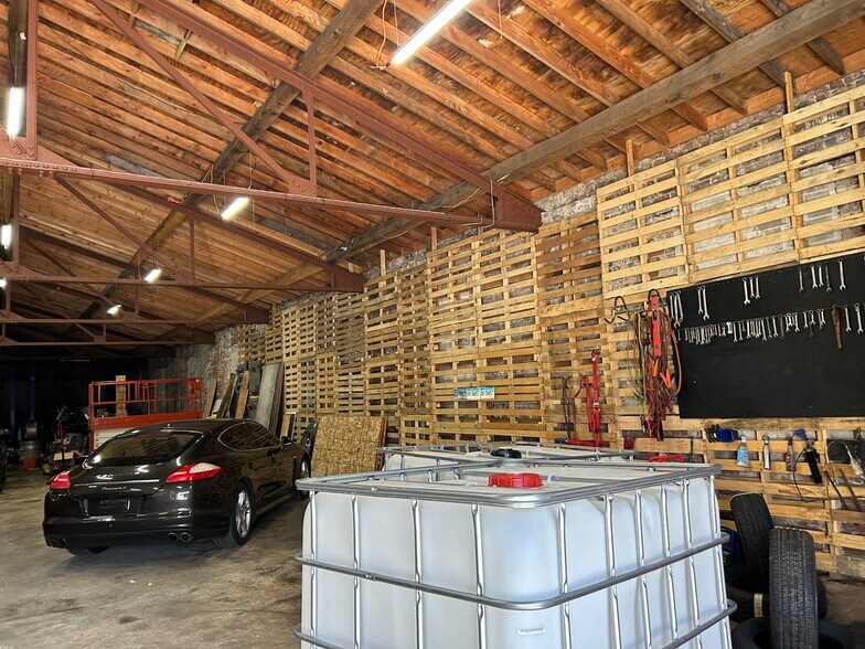 More Photos Of 15 E Farm St, Waterbury Warehouse For Sale