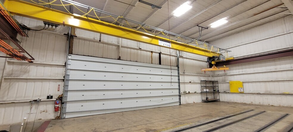 More Photos Of 4300 S US Highway 281, Pleasanton Warehouse For Lease