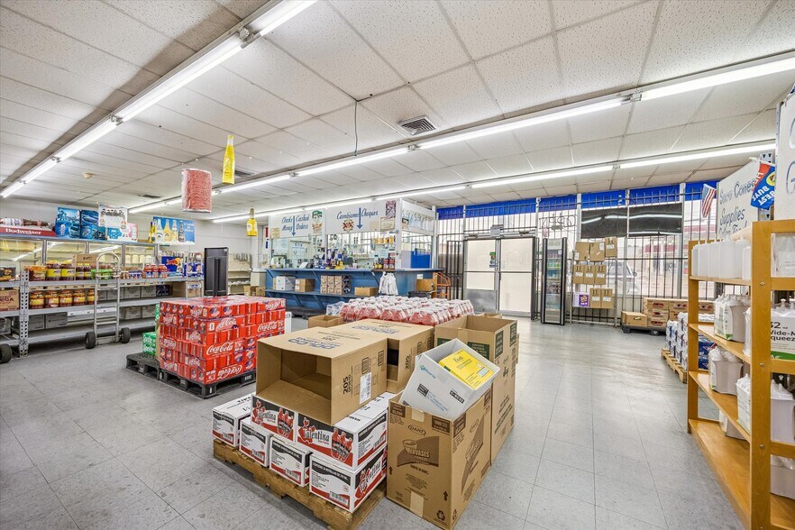 More Photos Of 7515 Long Point Rd, Houston Warehouse For Sale