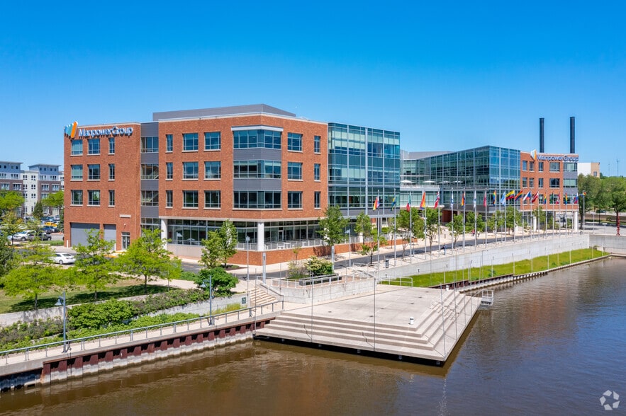 More Photos Of 100 N Manpower Pl, Milwaukee Office For Lease