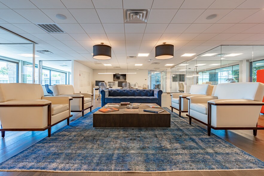 More Photos Of 531 E Bethany Home Rd, Phoenix Office For Sale