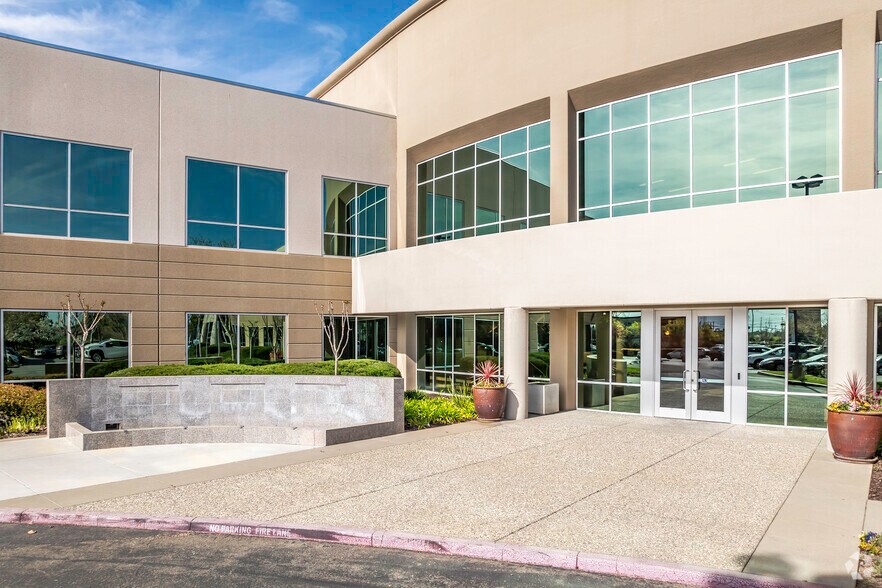 More Photos Of 1075 Creekside Ridge Dr, Roseville Office For Lease