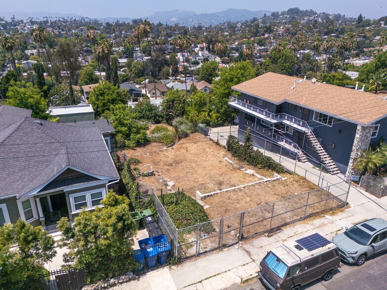 More Photos Of 1311 Waterloo St, Los Angeles Land For Sale