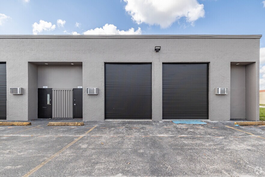 More Photos Of 13815-13831 SW 139th Ct, Miami Warehouse For Lease