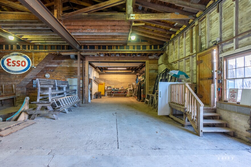 More Photos Of 2272 Main St, Essex Marina For Sale