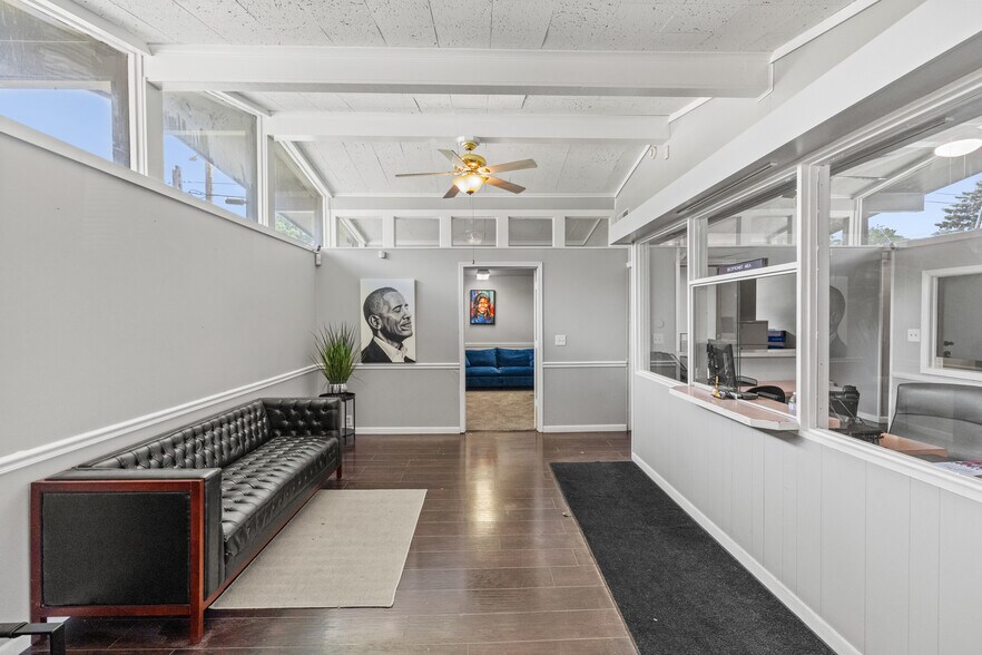 More Photos Of 2702 Flushing Rd, Flint Office For Sale