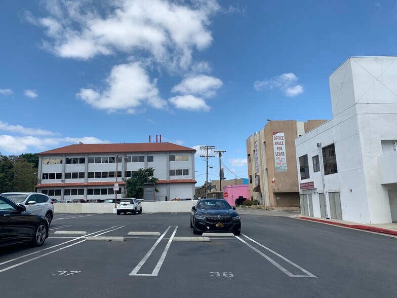 More Photos Of 19618-19620 Ventura Blvd, Tarzana Office For Lease