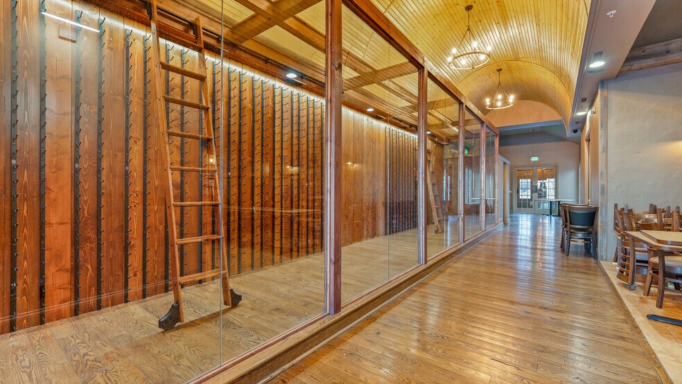 More Photos Of 4466 Horseshoe Bend Pky, Village Of Four Seasons General Retail For Sale