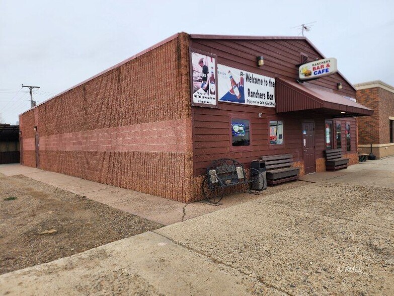 More Photos Of 424 Main St, Jordan Sports And Entertainment For Sale