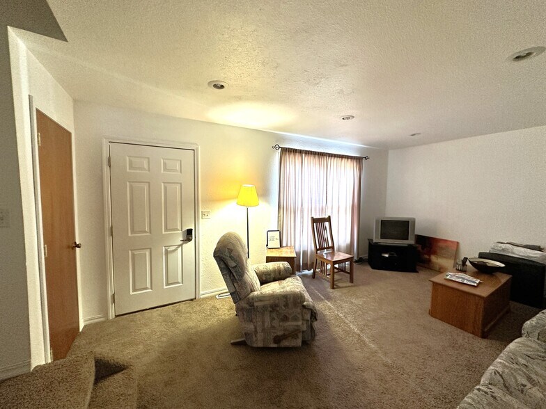 More Photos Of 309 8th St, Hugo Apartments For Sale