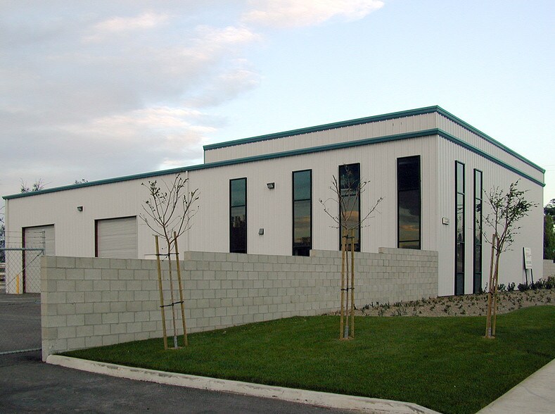 More Photos Of 15060-15102 Ceres Ave, Fontana Warehouse For Lease