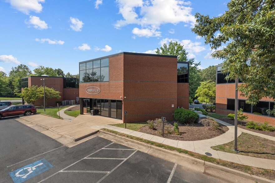 More Photos Of 45635 Willow Pond Plz, Sterling Office For Sale