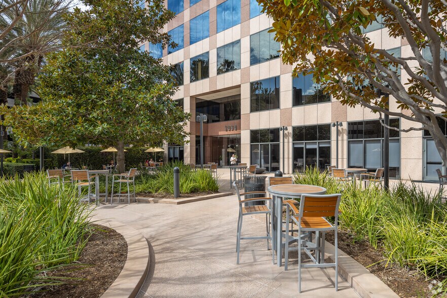 More Photos Of 2040 Main St, Irvine Unknown For Lease