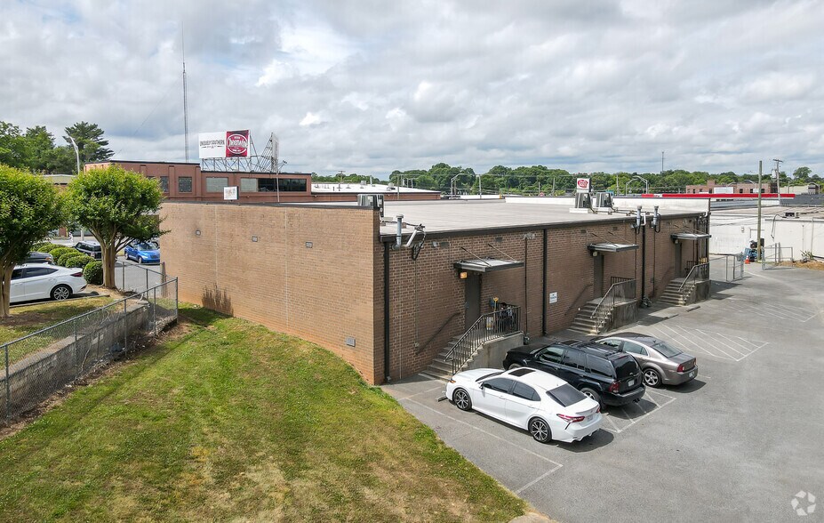 More Photos Of 806 E Franklin Blvd, Gastonia Storefront Retail Office For Lease