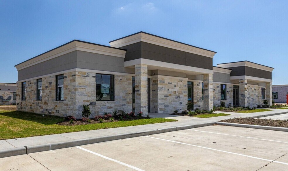 Primary Photo Of 350 Grand Link Dr, Conroe Office For Sale