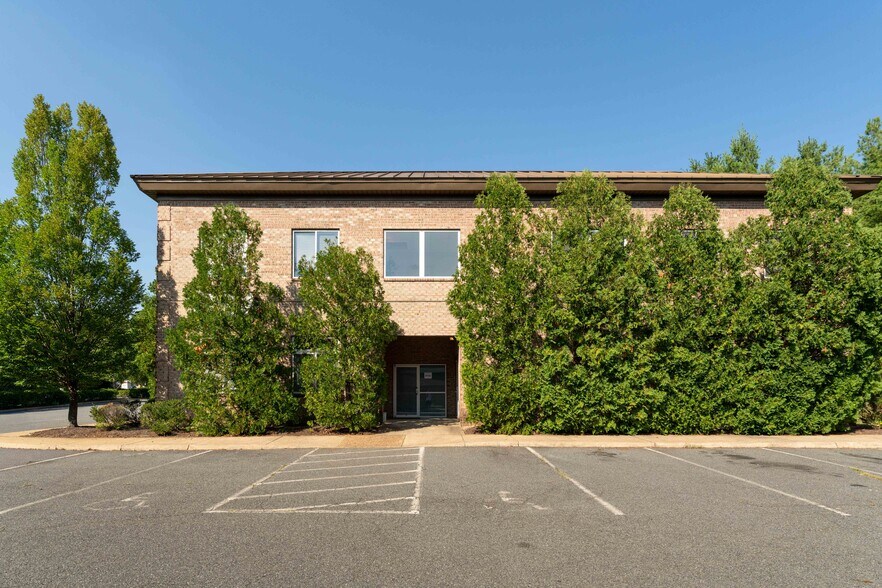 More Photos Of 1410 Incarnation Dr, Charlottesville Medical For Sale