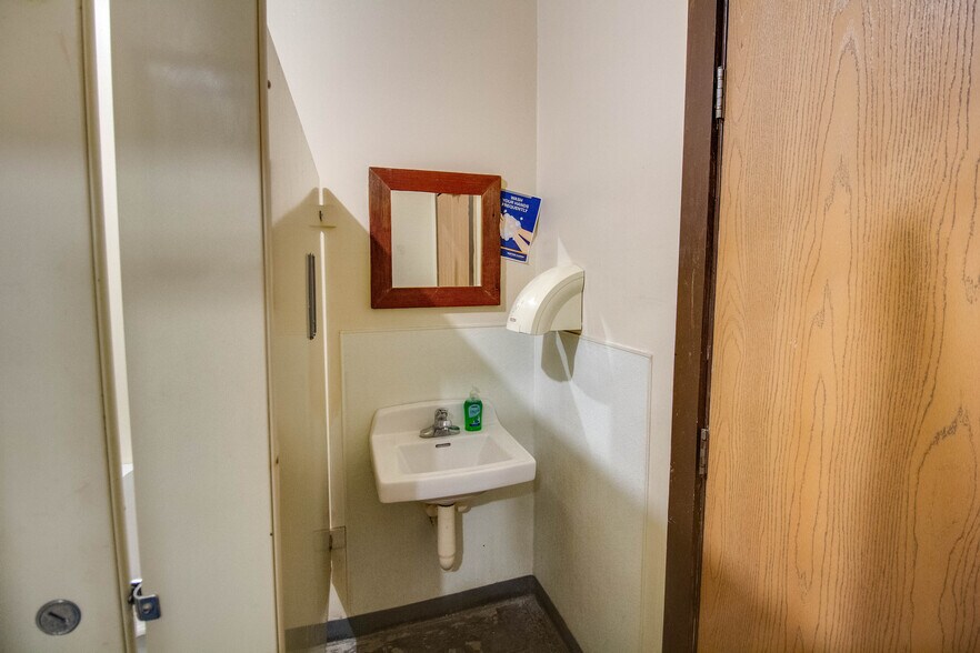 More Photos Of 15281 IL-109, Dow Specialty For Sale