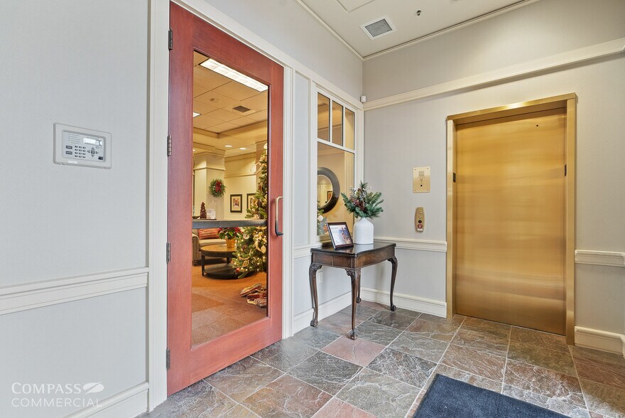 More Photos Of 735 SW 6th St, Redmond Office For Lease