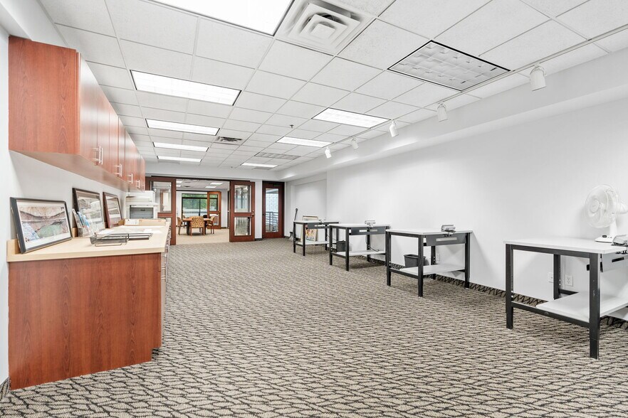 More Photos Of 2905 Lexington Ave S, Eagan Flex For Sale