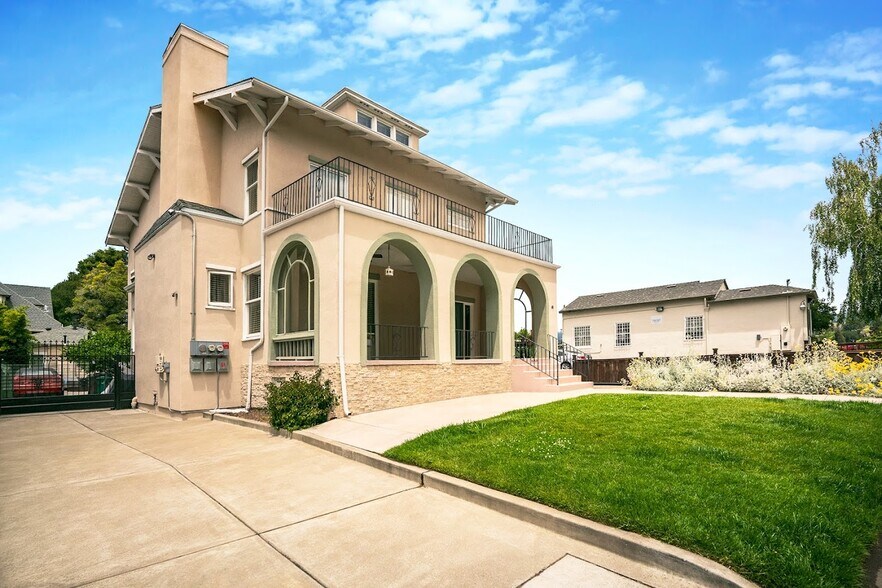 More Photos Of 435 Vernon St, Oakland Specialty For Sale