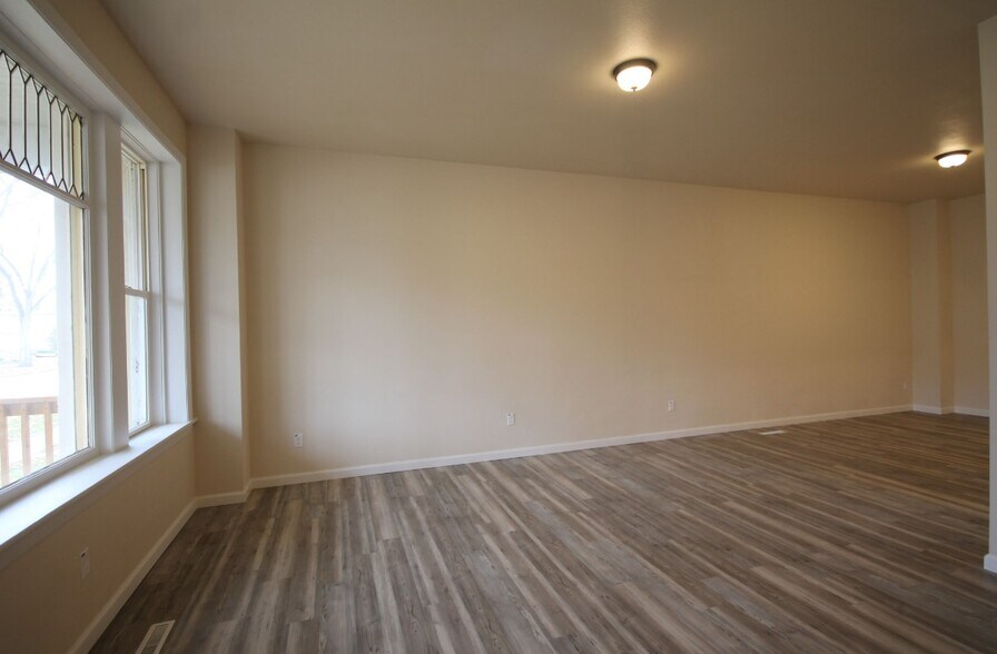 More Photos Of 217 Chestnut St, Grand Forks Apartments For Sale